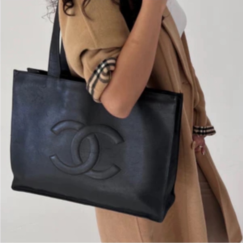 Authentic CHANEL large tote bag black leather - Picture 2 of 16